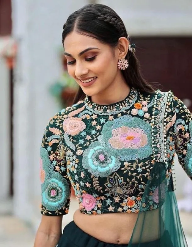 Aari Work Blouse : आरी वर्क ब्लाउज़ के लेटेस्ट और ट्रेंडी डिज़ाइन आपको देंगे क्लासी लुक, देखे डिज़ाइन