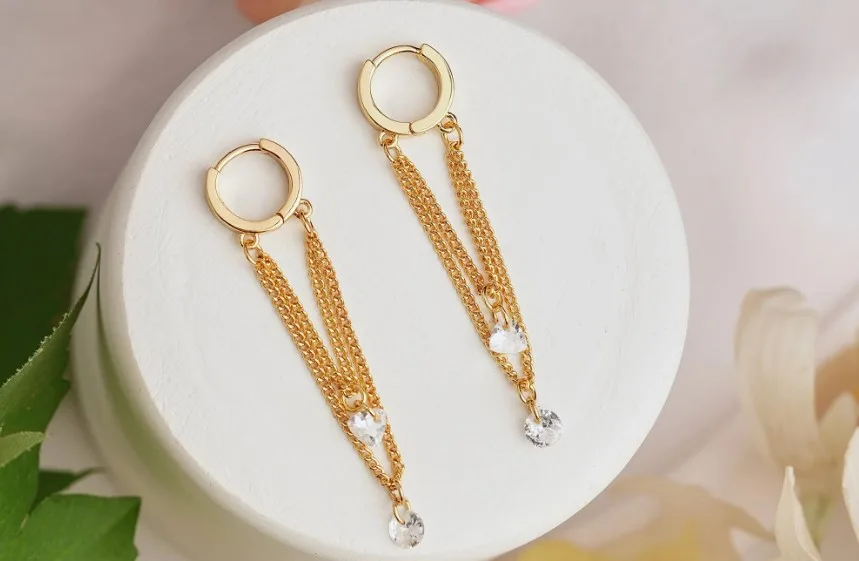 Gold Earring Design : गोल्ड इयररिंग्स के यूनीक डिजाइन आपको देंगे क्लासी लुक, देखे डिजाइन