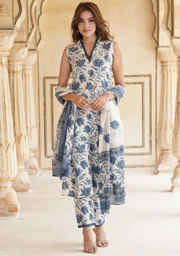Kurta Pant Set : रॉयल लुक कैरी करने के लिए पहने ये सलवार सूट, देखे डिज़ाइन Kurta Pant Set : रॉयल लुक कैरी करने के लिए पहने ये सलवार सूट, देखे डिज़ाइन