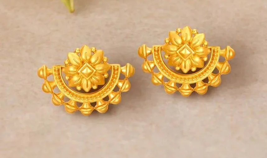 Gold Earring Design : गोल्ड इयररिंग्स के यूनीक डिजाइन आपको देंगे क्लासी लुक, देखे डिजाइन