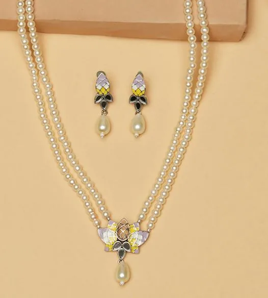 Pearl Necklace Set : मोतियों से सजा यह खूबसूरत नेकलेस सेट आपको देगा एलिगेंट लुक, देखें डिजाइन