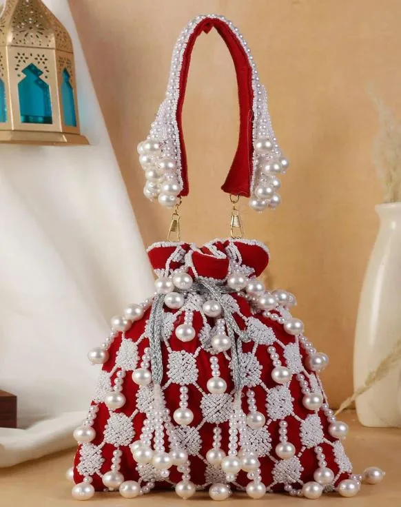 Potli Bag Design : स्टाइल करें ये आकर्षक पोटली बैग और दें खुद को क्लासी लुक