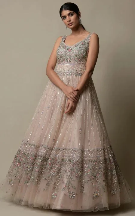 Pink Indowestern Gown : यह खूबसूरत इंडोवेस्टर्न गाउन आपको देगा जबरदस्त लुक, देखें डिजाइन