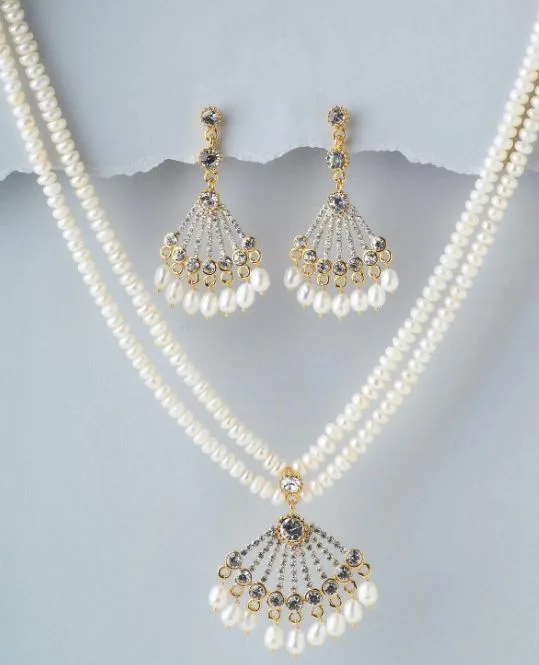 Pearl Necklace Set : मोतियों से सजा यह खूबसूरत नेकलेस सेट आपको देगा एलिगेंट लुक, देखें डिजाइन