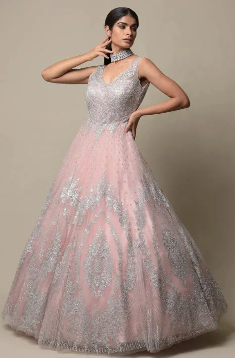 Pink Indowestern Gown : यह खूबसूरत इंडोवेस्टर्न गाउन आपको देगा जबरदस्त लुक, देखें डिजाइन