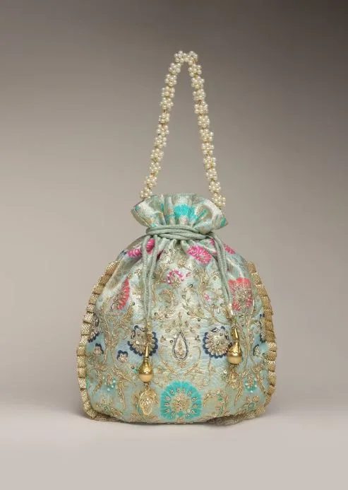 Potli Bag Design : स्टाइल करें ये आकर्षक पोटली बैग और दें खुद को क्लासी लुक