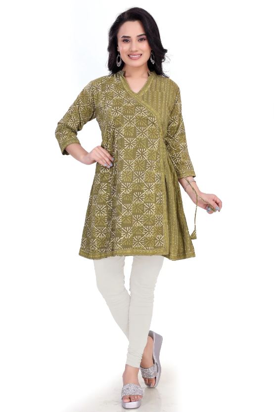 Short Kurti : इस त्योहारी सीज़न पहने शॉर्ट कुर्ती, देंगे कम्फर्ट और बेस्ट लूक