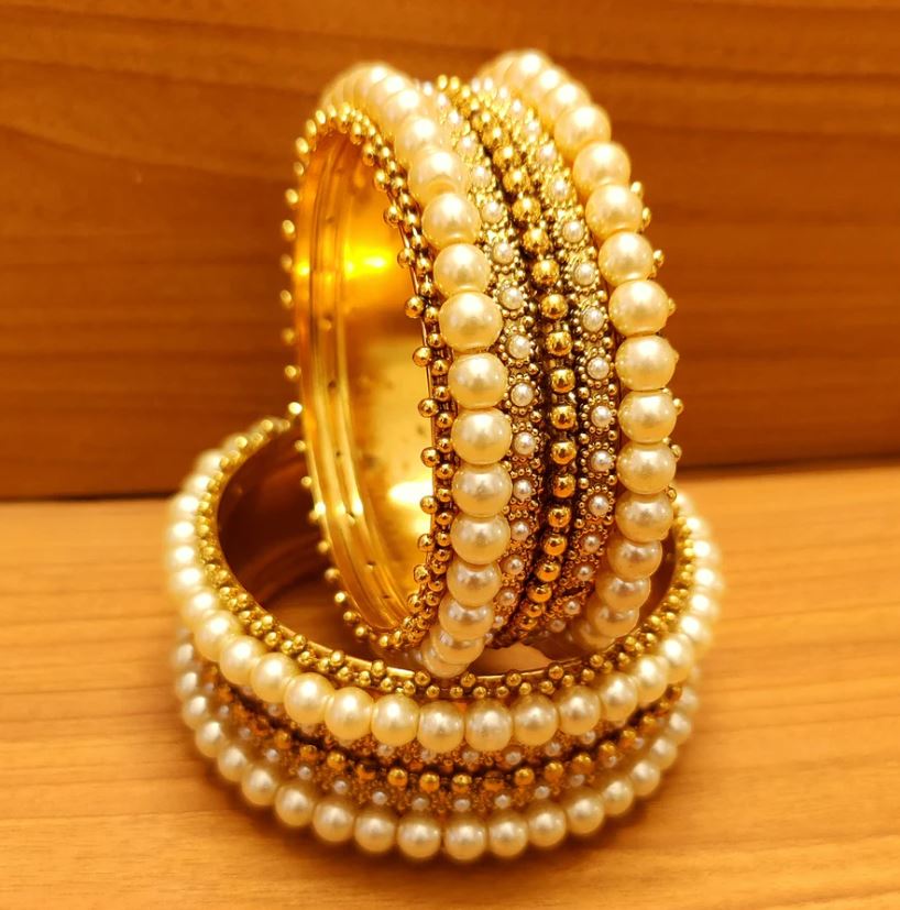Pearl Bangle : पर्ल बेंगल के बेहतरीन डिज़ाइन आपको देंगे क्लासी लूक