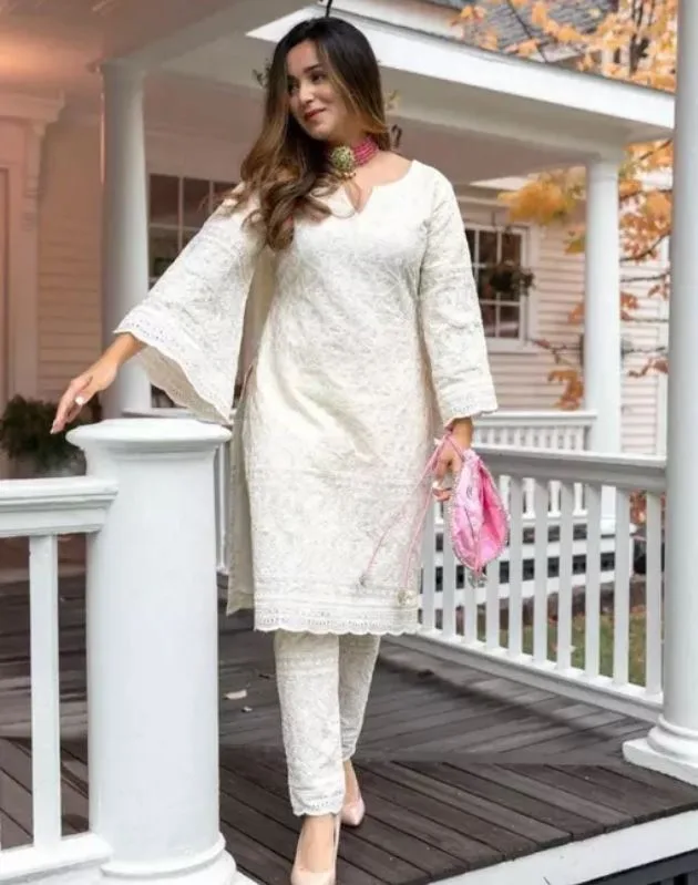 Chikankari Kurti : ट्रेंडी समर लूक देंगे ये चिकनकारी कुर्ती, देखे डिज़ाइन