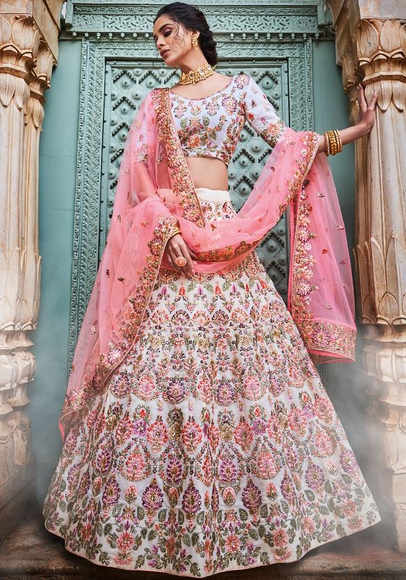 Party Wear Gown : पार्टियों में पहनने के लिए बेस्ट और लेटेस्ट डिजाइन के गाउन
