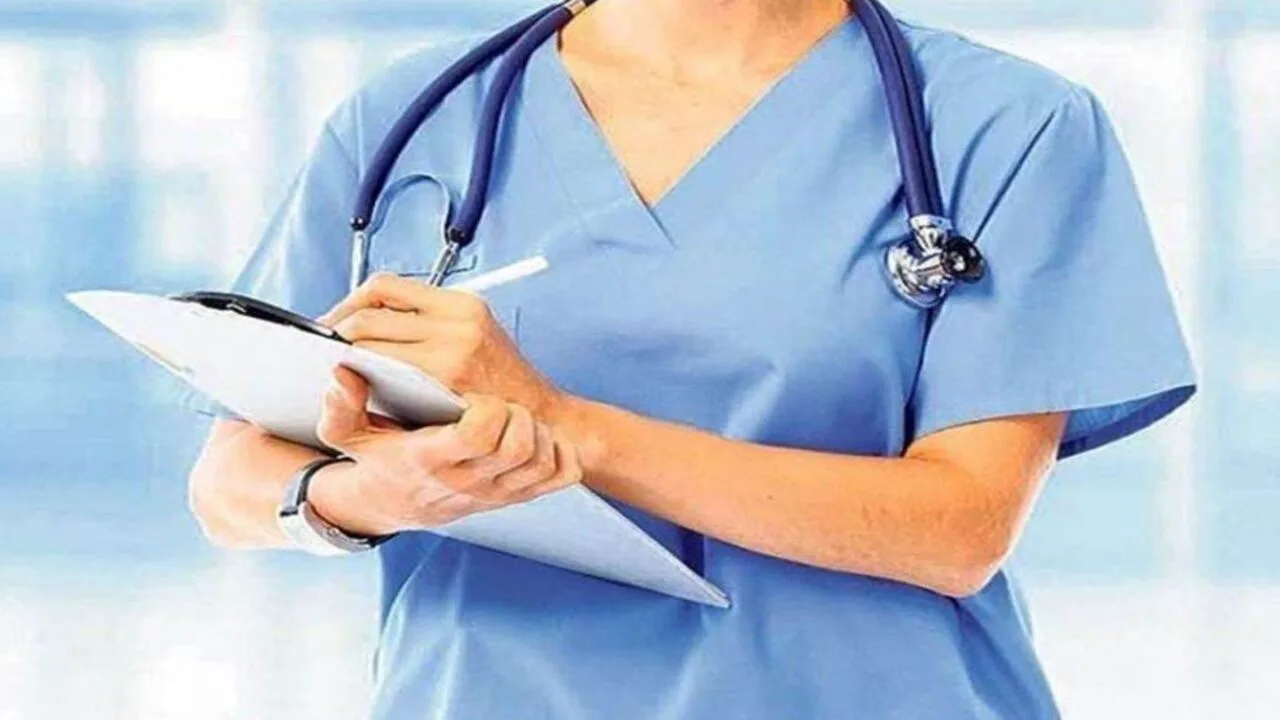 Food Poisoning से 2 नर्सिंग ट्यूटर समेत 12 छात्राएं बीमार