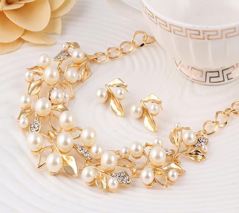 Pearl Necklace : पर्ल नेकलेस के 3 क्लासी डिज़ाइन आपको देंगे ट्रेंडी लूक