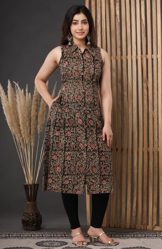 Sleeveless Kurti : ये स्लीवलेस कुर्तियां आपको स्टाइलिश दिखने के साथ-साथ आरामदायक भी महसूस कराएंगी