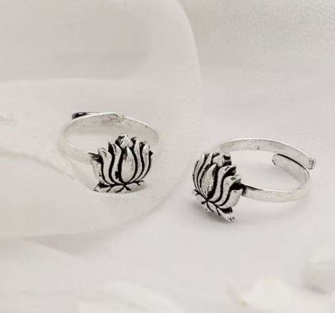 Toe Ring Design : पैरों की उँगलियों मे पहने ये ट्रेंडी टो रिंग्स, देखे 3 बेहतरीन डिज़ाइन