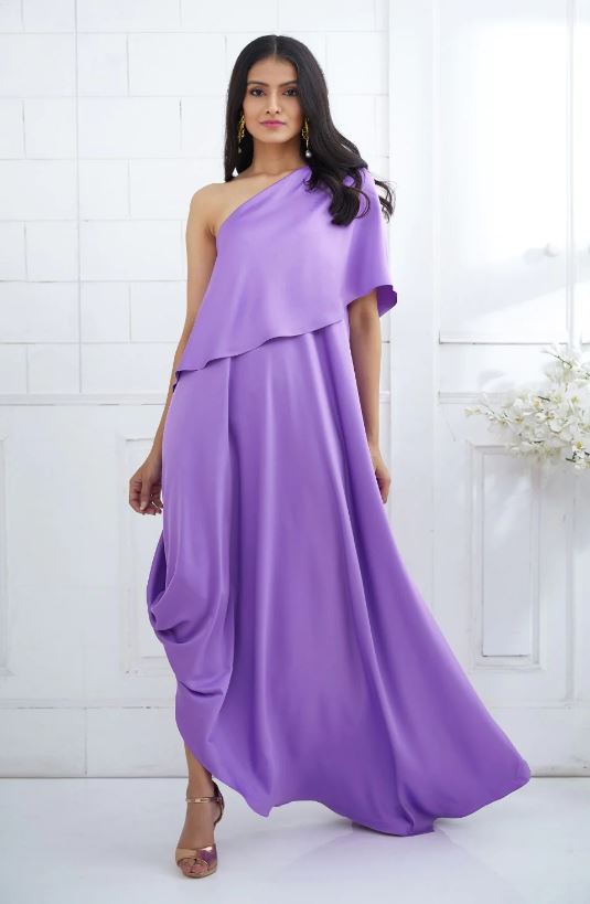 Gown Designs : सगाई और रिसेप्शन पार्टियों में दुल्हनों को पहनने के लिए बेस्ट है ये गाउन