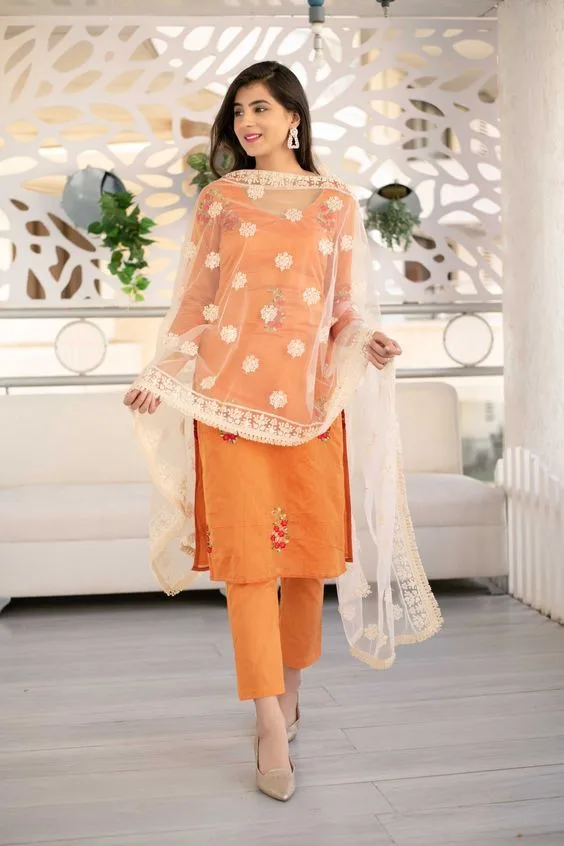 Suit Collection : ऑफिस पहनकर जाने के लिए सलवार सूट के कुछ खास डिजाइन, देंगे कंफर्टेबल लुक