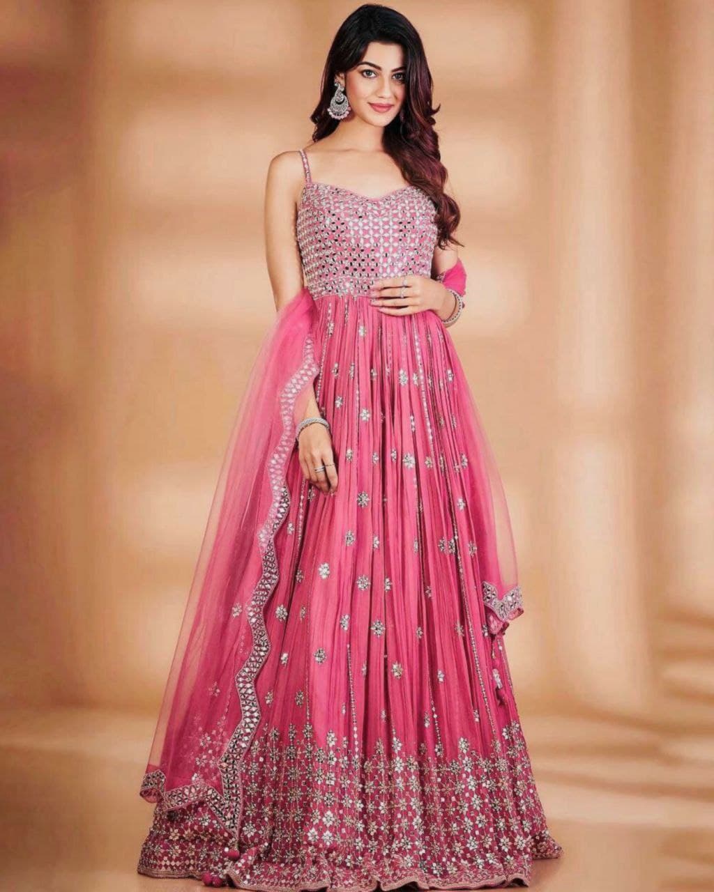 Party Wear Gown : पार्टियों में पहनने के लिए बेस्ट और लेटेस्ट डिजाइन के गाउन