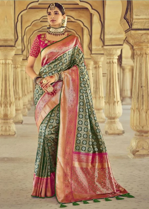 Saree Design : हाइ क्लास लूक पाने के लिए इन साड़ियों को करे ट्राई, देखे डिज़ाइन