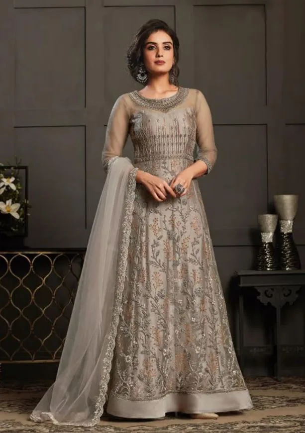 Best 5 Gown Designs : गाउन के 5 बेहतरीन डिज़ाइन जो शादी मे पहनने के लिए है बेस्ट