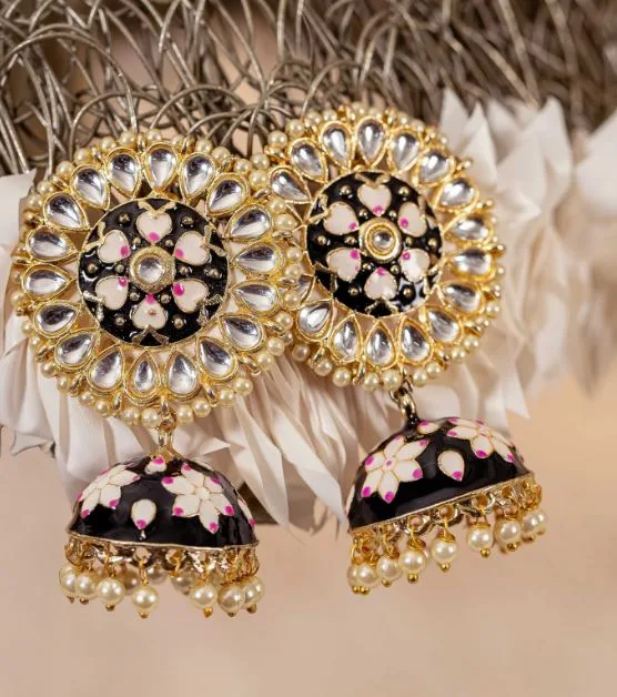Jhumka Earrings : ट्रेडिशनल लुक के लिए बेस्ट हैं ये झुमका ईयररिंग्स, देखें डिजाइन