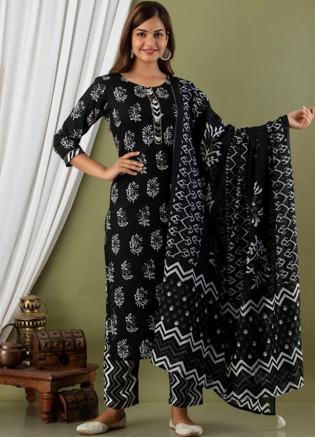 Black Salwar Suit : कातिलाना लुक देंगे ये ब्लैक सलवार सूट