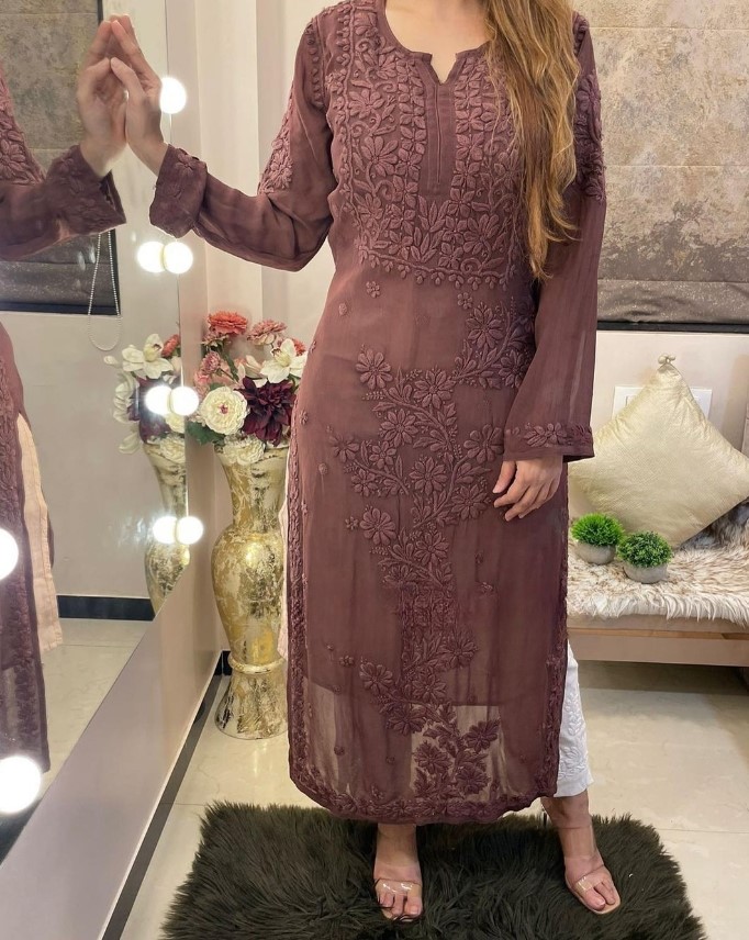 Lucknowi Chikankari Kurti : नवाबी और क्लासी लुक देंगे ये लखनवी ड्रेसेज, देखे डिजाइन