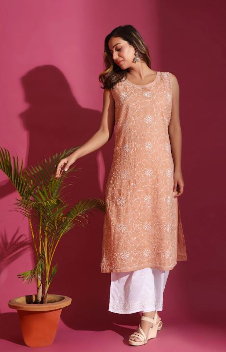 Chikankari Kurti : फेस्टिव से लेकर रोजाना पहनने के लिए ट्राई करे चिकनकारी कुर्ती