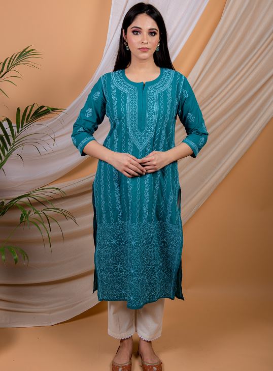 Chikankari Kurti : फेस्टिव से लेकर रोजाना पहनने के लिए ट्राई करे चिकनकारी कुर्ती