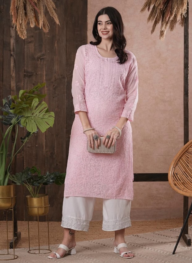 Lucknowi Chikankari Kurti : नवाबी और क्लासी लुक देंगे ये लखनवी ड्रेसेज, देखे डिजाइन