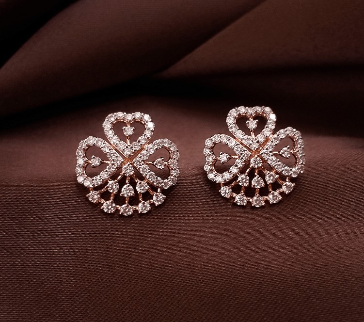 Earrings : कानों में पहनने के लिए बेस्ट हैं ईयररिंग्स के ये 4 डिजाइन