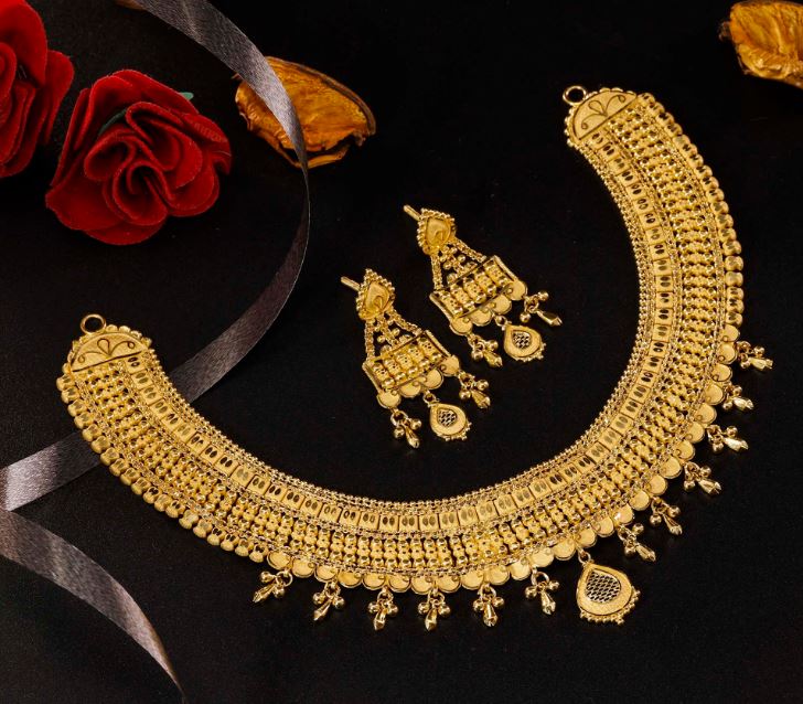 Half Necklace Set : गोल्ड हाफ नेकलेस सेट हमेशा खूबसूरत लगते हैं, आप भी करे ट्राई