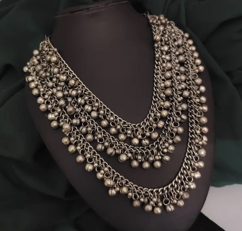 Necklace Designs : इन नेकलेस से बढ़ाएं अपनी गर्दन की खूबसूरती, दिखेंगी बेहद खूबसूरत