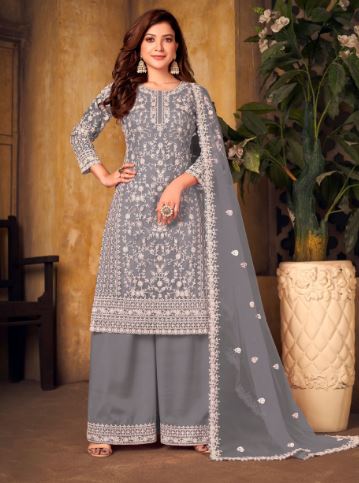 Suit Design : शाही लुक पाने के लिए ट्राई करें ये 4 कलर सूट