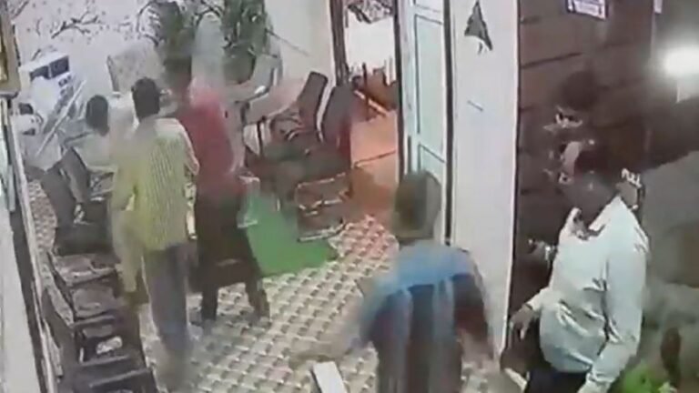 बीजेपी नेता राजा भैया गुर्जर की घर में घुसकर पिटाई, वीडियो वायरल