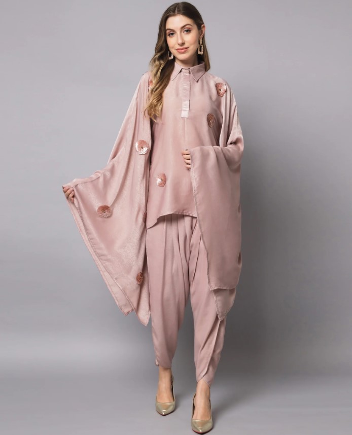 Kaftan Kurti Design : कुर्तियों के काफ्तान डिजाइन आपको देंगे कम्प्लीट कम्फर्ट और परफेक्ट लुक