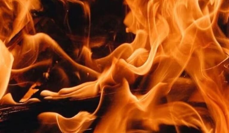 ट्रांसफार्मर फटने से हॉस्टल में लगी भीषण आग, छात्रो ने खिड़की से खुदकर बचाई जान, 7 छात्र गंभीर रूप से घायल