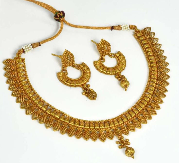 Half Necklace Set : गोल्ड हाफ नेकलेस सेट हमेशा खूबसूरत लगते हैं, आप भी करे ट्राई