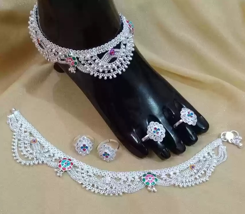 Silver Anklet Design : पायल के बेहद यूनीक सी डिजाइन आपको देंगे माडर्न लुक