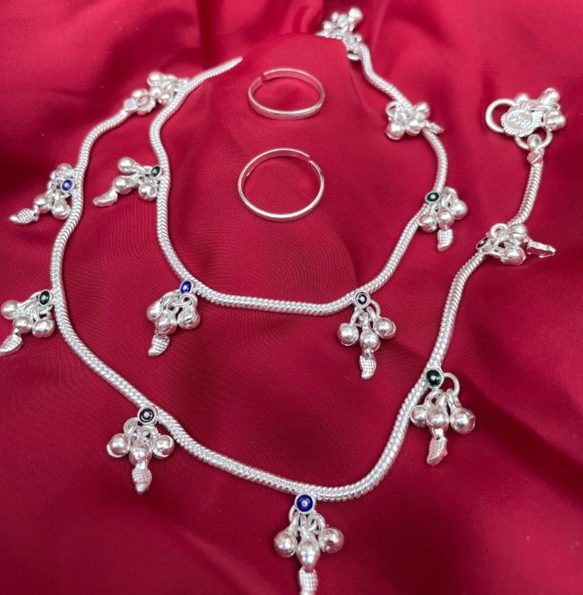 Silver Anklet Design : पायल के बेहद यूनीक सी डिजाइन आपको देंगे माडर्न लुक