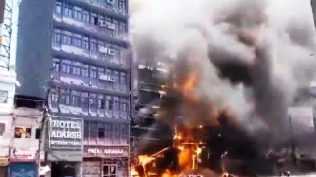 Patna के पाल होटल मे लगी भीषण आग, 6 की मौत 20 गंभीर रूप से घायल, रेस्क्यू जारी