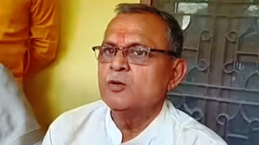 जिलाधिकारी को धमकी देना सपा प्रत्याशी सनातन पांडे को पड़ा भारी, मामला दर्ज