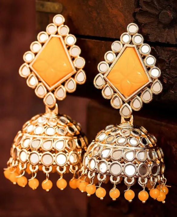 Jhumka Design : मॉडर्न के साथ ट्रेंडी दिखने के लिए ट्राई करे ये झुमका