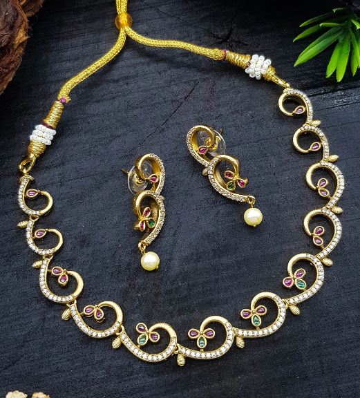 Necklace Designs : नेकलेस के बहुत ही खूबसूरत डिजाइन जो देंगे एलिगेंट लुक