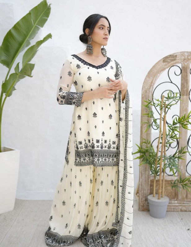 Gharara Suit : शादियों मे पहनकर जाने के लिए बेस्ट है ये ग़रारा सूट, देखे डिजाइन