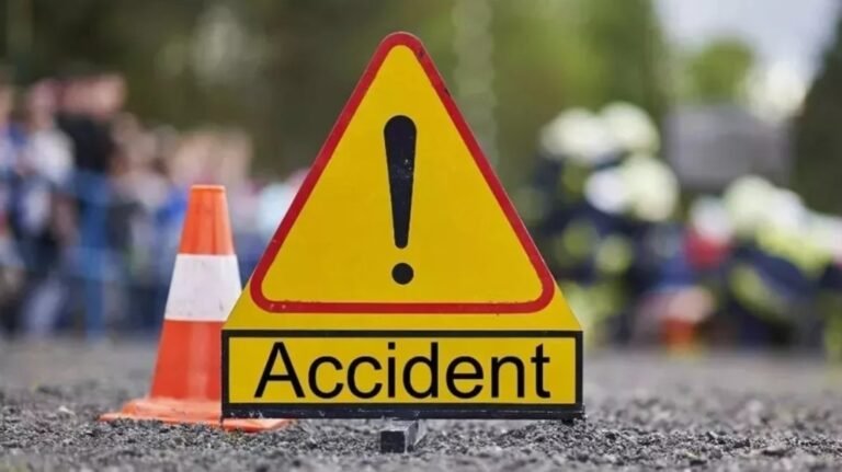 तेज रफ्तार बनी मौत का कारण, ट्रैक्टर पलटने से पांच लोगों की मौत, 2 घायल