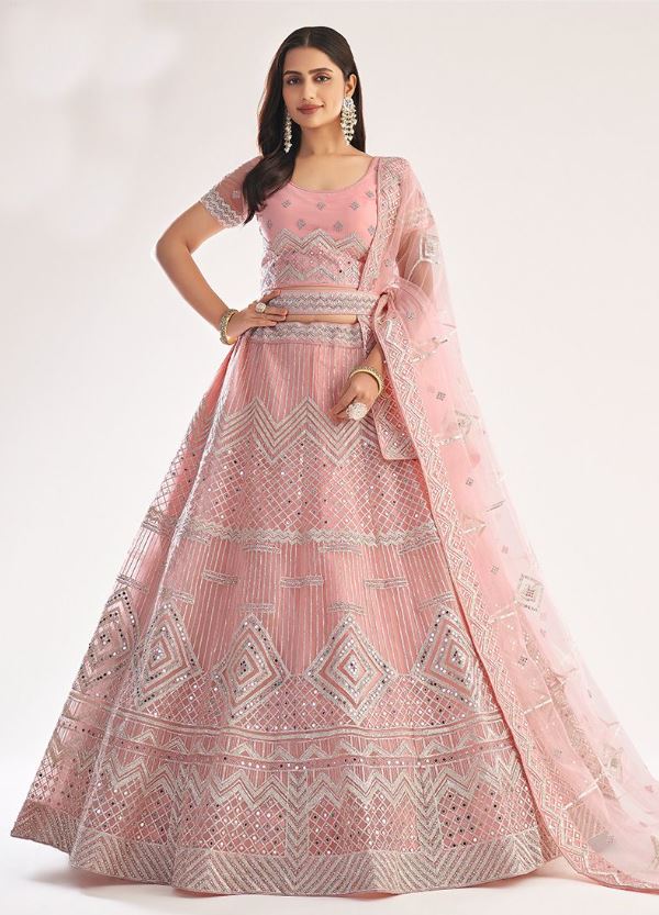शादियों मे नया और डिफरेंट लुक पाने के लिए ट्राई करे Lehenga Suit, देखे डिज़ाइन