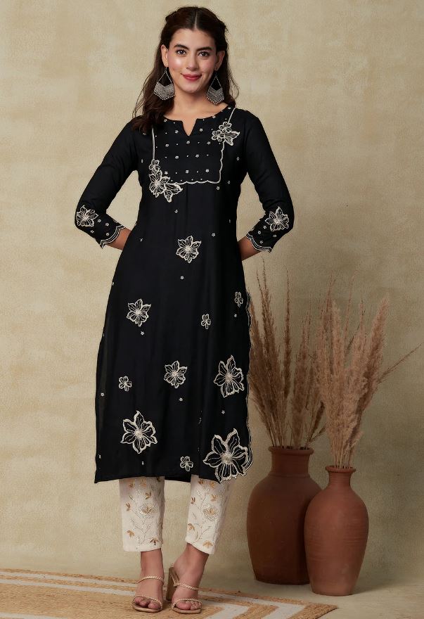 Kurta Collection For Women : कम्फर्ट के साथ मिलेगा ट्रेंडी लूक, देखे डिज़ाइन