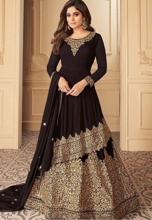 शादियों मे नया और डिफरेंट लुक पाने के लिए ट्राई करे Lehenga Suit, देखे डिज़ाइन