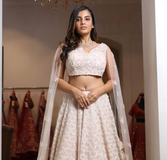 साड़ी के साथ पहनने के लिए ब्लाउज़ के 5 बेहतरीन डिज़ाइन