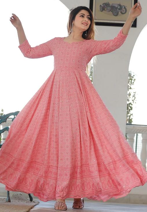 Chikankari Outfit : गर्मियों में ट्राई करे चिकनकारी ऑउटफिट, चिकनकारी ड्रेस में दिखेंगी खुबसूरत
